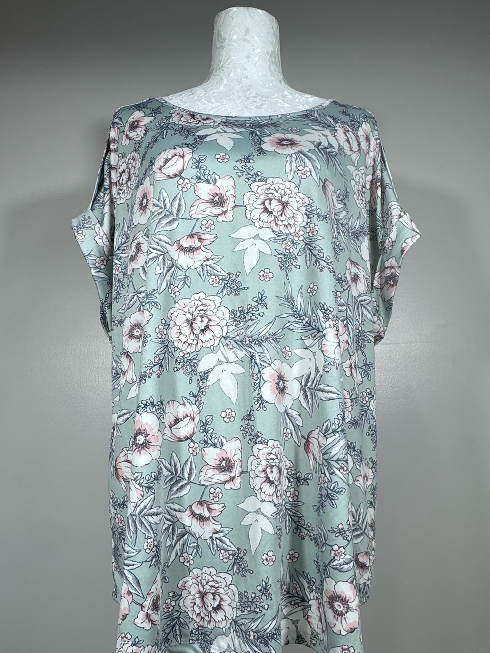 AUW Mint Green Floral Short Sleeve Tunic with Pink Accents